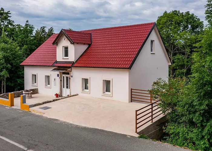 Casa vacanze Lovely In With Sauna Zlobin