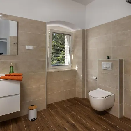 Σπίτι διακοπών Lovely In With Sauna Zlobin